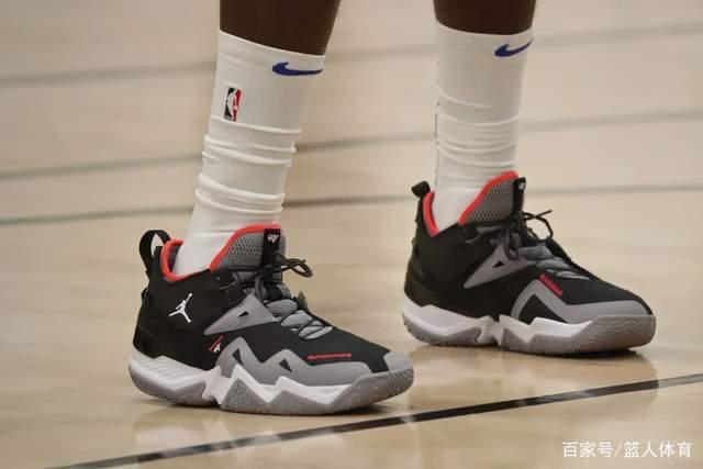 媒体人：中国男篮与李凯尔继续合作的几率很低