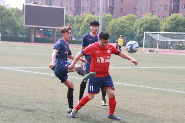 绿军大胜雷霆提前锁联盟第一 篮网险胜步行者